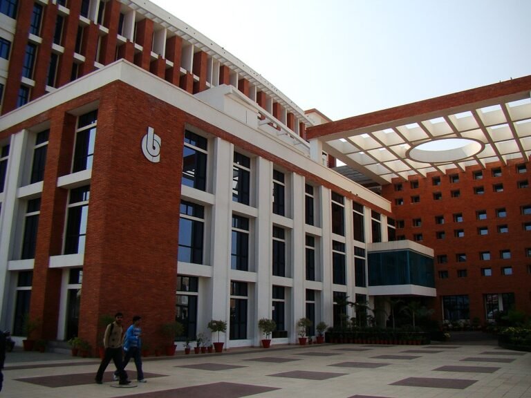 Bansal_Classes_PVT_LTD_Kota_-_panoramio_(1)